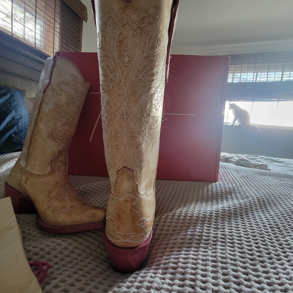 Cowboy boots - Picture 10 of 11